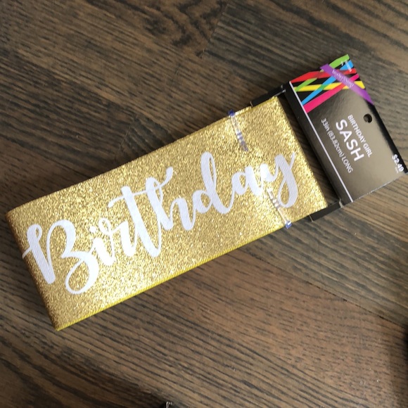 NWT 18th Birthday Decorations. Happy Birthday sash, 220 black and gold balloons - Picture 8 of 9